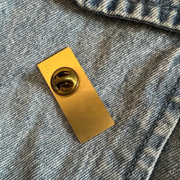 5/$15 Vancouver Olympics  Enamel Pin - Picture 3 of 6